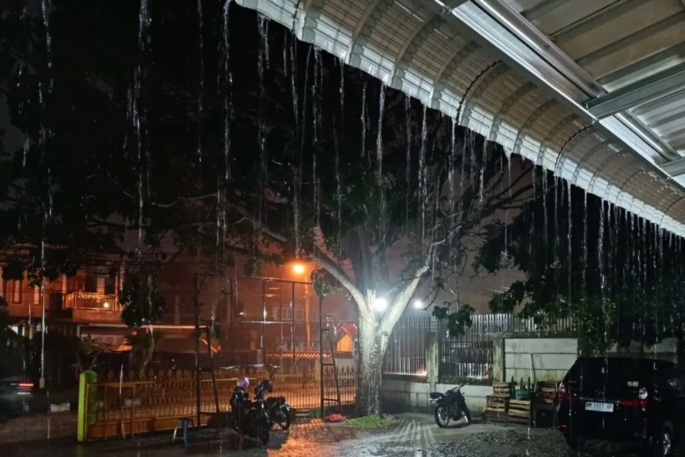 BMKG Terbitkan Status Siaga: Jawa Tengah hingga Maluku Berpotensi Hujan Lebat di Masa Pancaroba